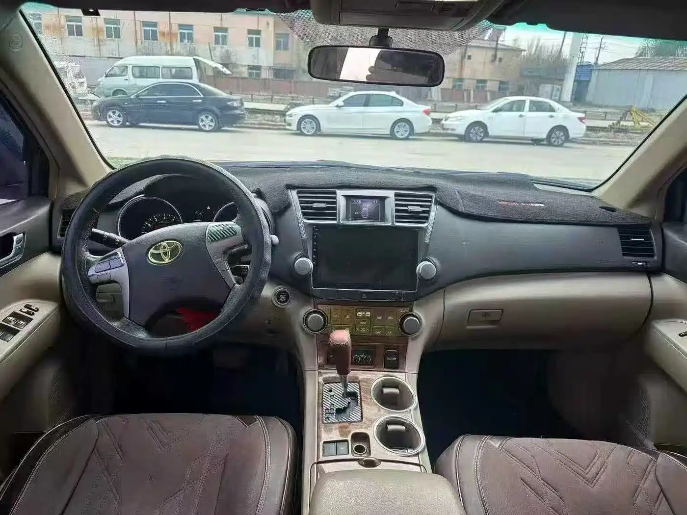 Toyota Highlander 2011 2.7L 2WD 7-seat Luxury фото 5