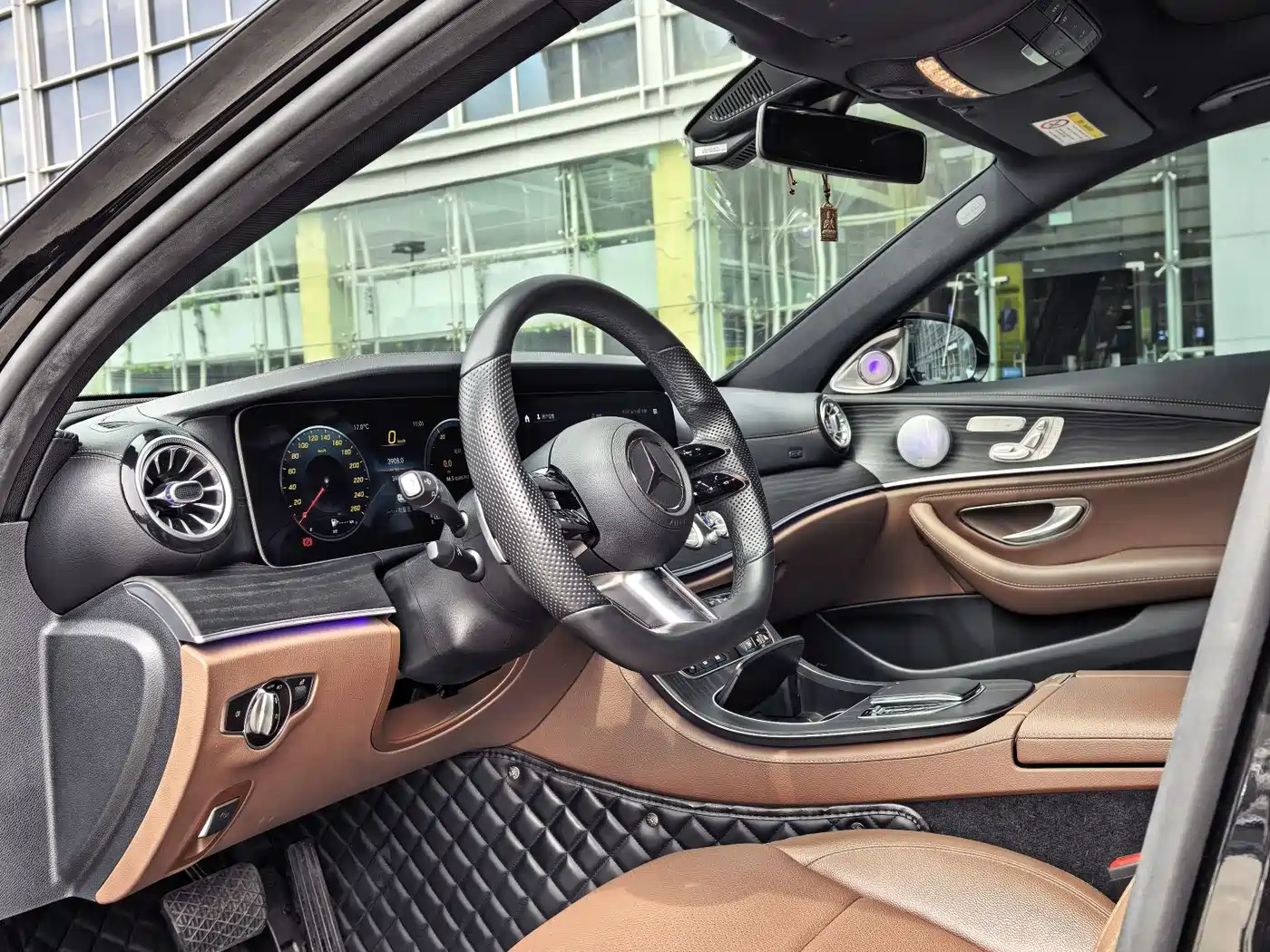 Mercedes-Benz E-Class New Energy 2022 Facelift II E 350 e L Plug-in Hybrid Sedan фото 11