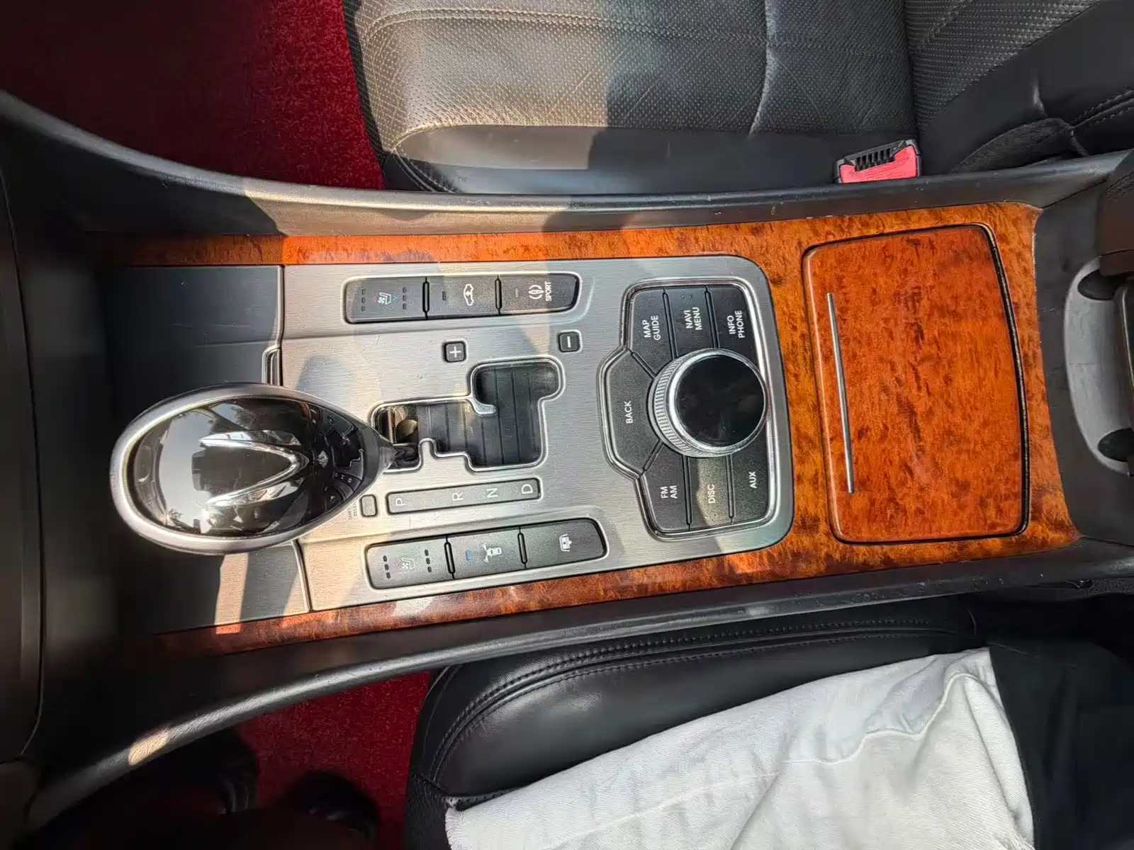 Photo 17 - Hyundai Equus