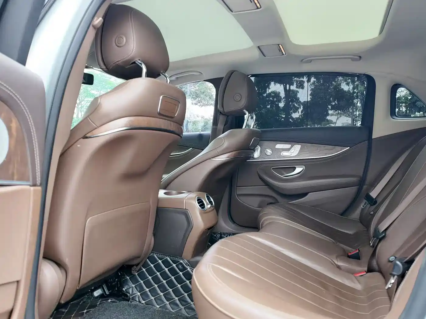 Mercedes-Benz E-Class 2017 Model E 320 L 4MATIC фото 6