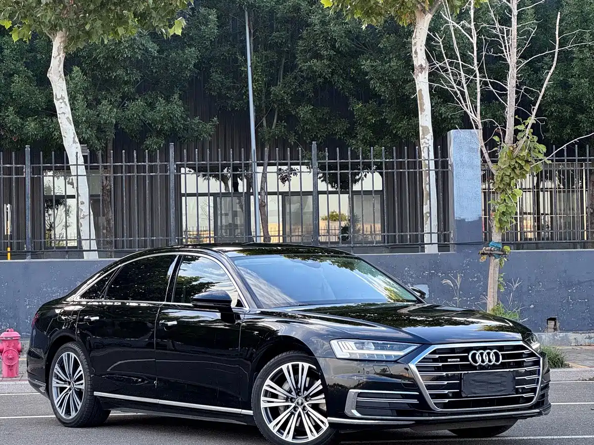 Фото 3 - Audi A8