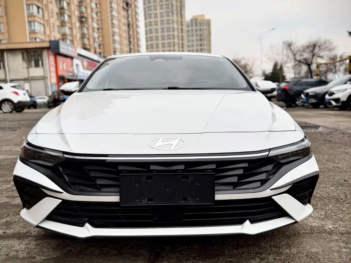 Hyundai Elantra 2023 Model 1.5L CVT LUX Premium Edition фото 2