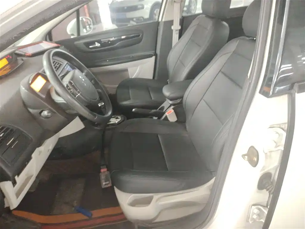 Citroën C-Quatre 2015 2013 Model Sedan 1.6L Automatic Premium Style