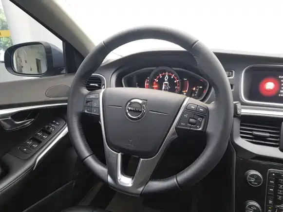 Volvo V40 2018 2019 T3 Momentum