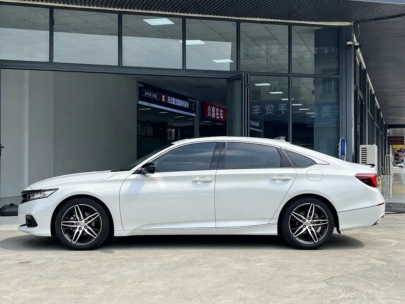 Фото 4 - Honda Accord