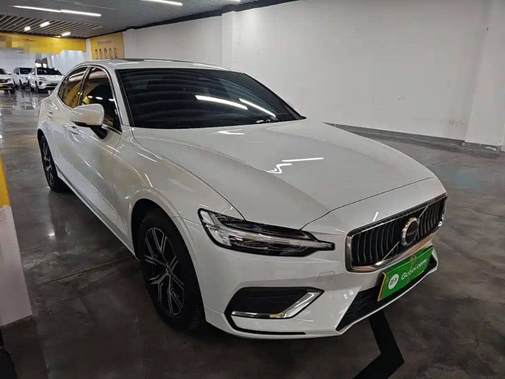 Фото 4 - Volvo S60