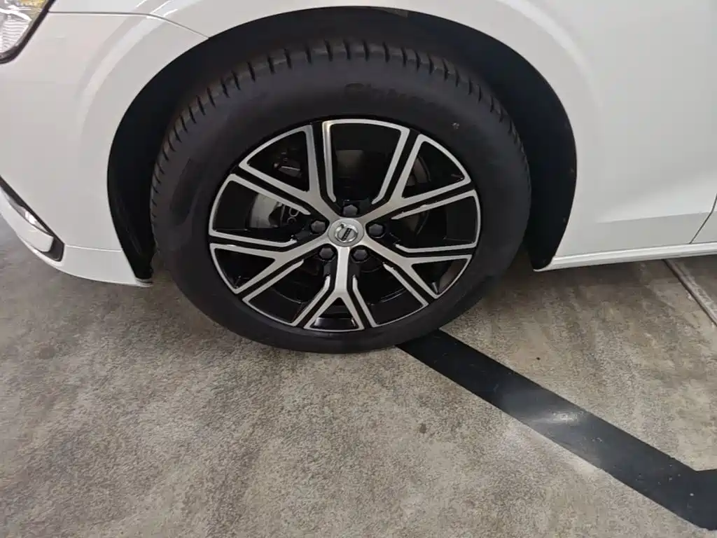 Фото 23 - Volvo S60
