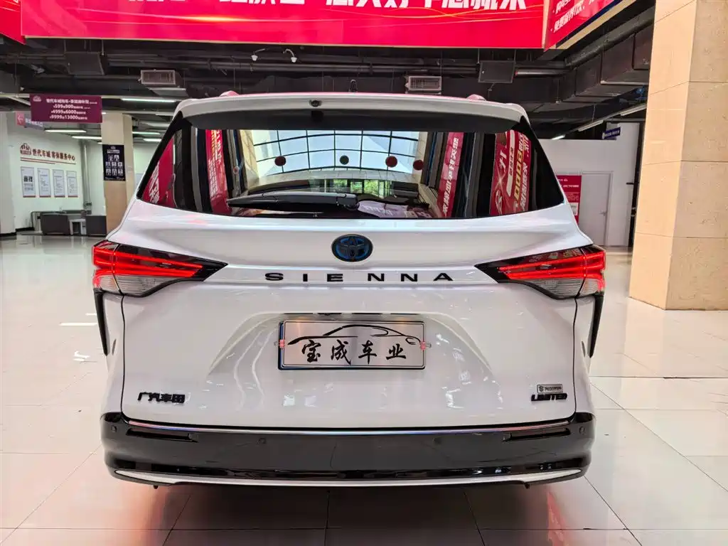 Toyota Sienna 2021 2.5L Hybrid Premium Edition фото 4