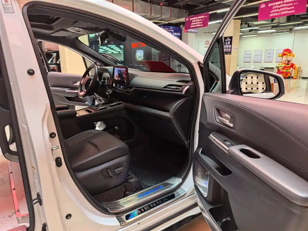 Toyota Sienna 2021 2.5L Hybrid Premium Edition фото 9