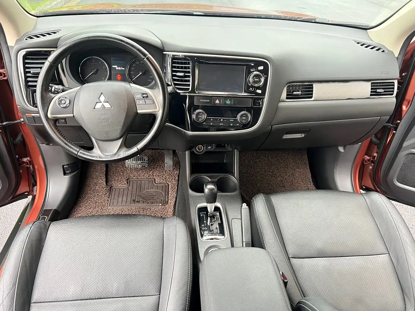Mitsubishi Outlander (Import) 2014 2.4L 4WD Luxury Value Edition 5-seater фото 12