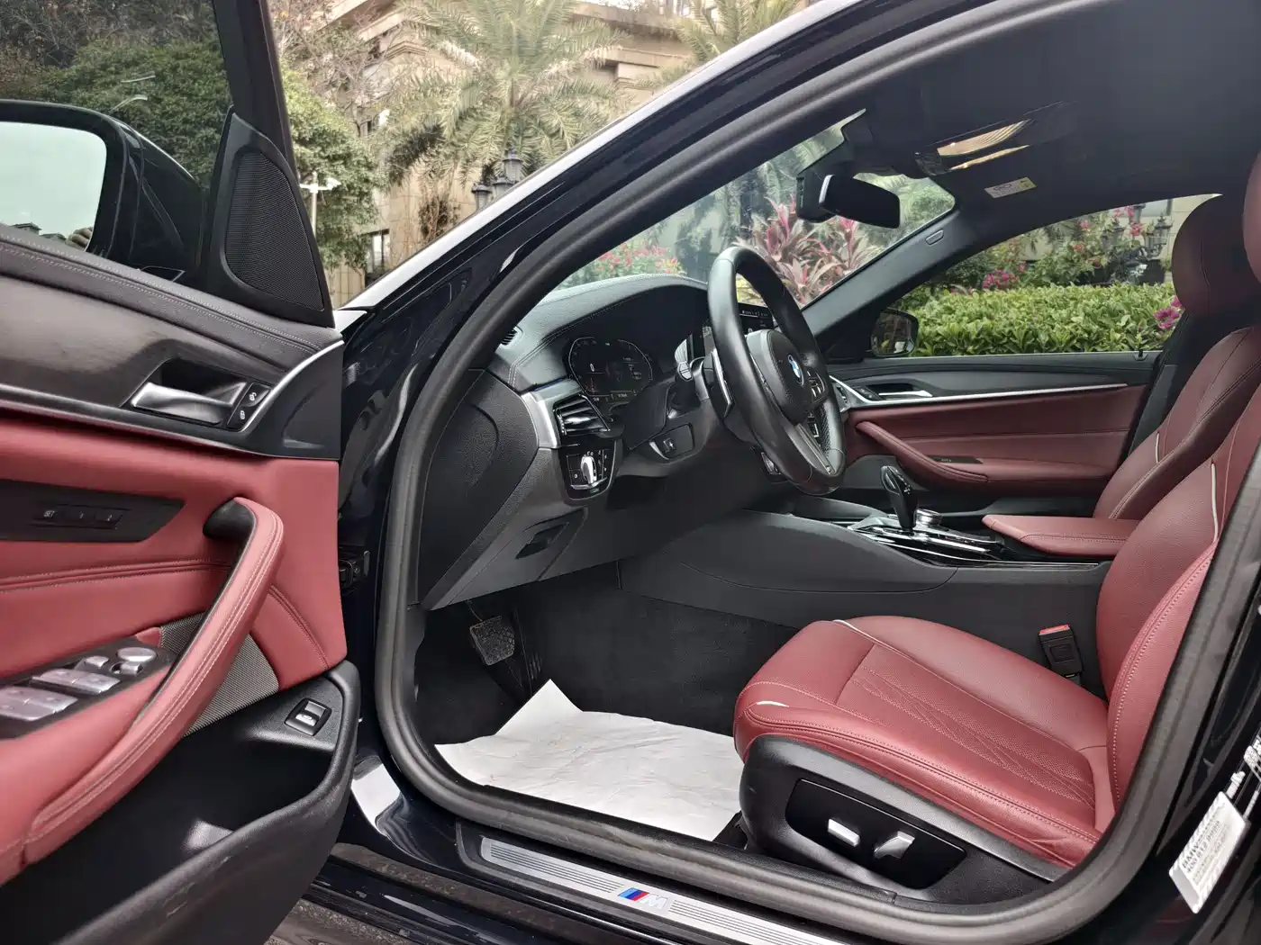 BMW 5 Series 2023 530Li Leading M Sport Package фото 8