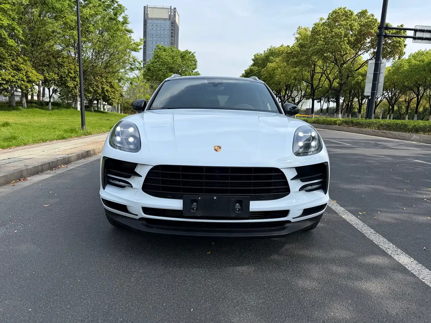 PORSCHE MACAN