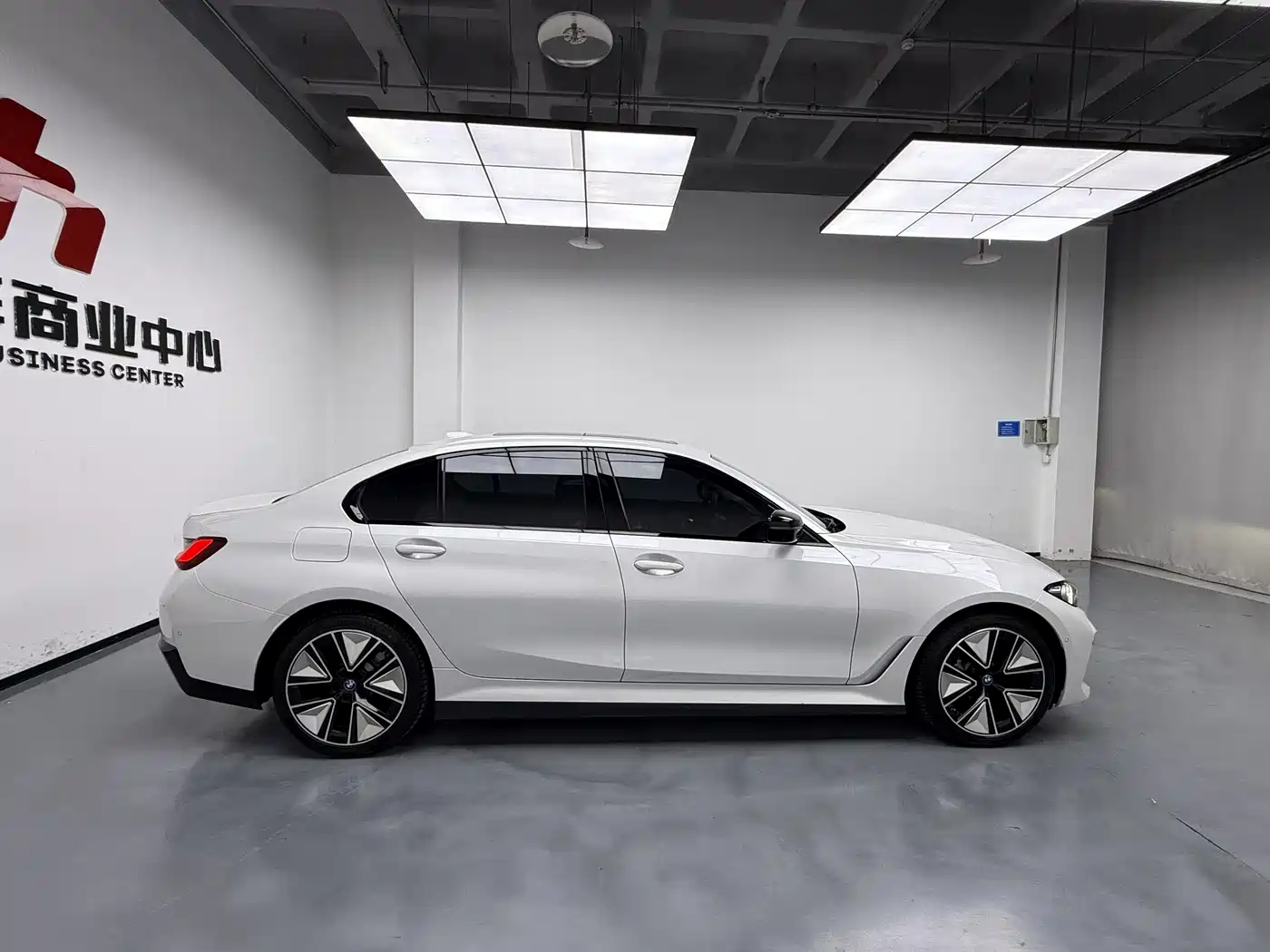 BMW i3 2024 eDrive 40 L Night Sport Package фото 5
