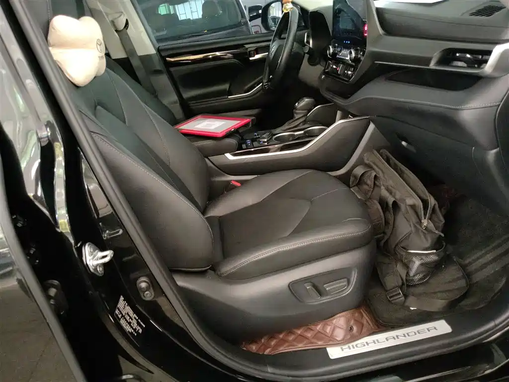 TOYOTA HIGHLANDER