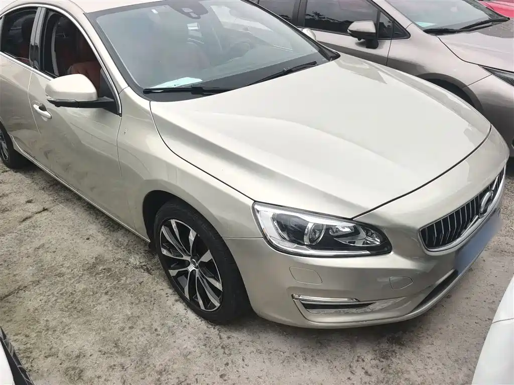 VOLVO S60