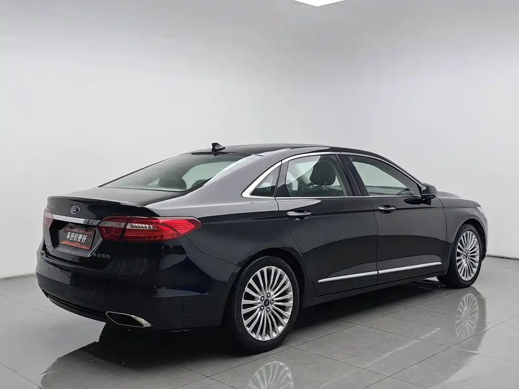 Photo 2 - Ford Taurus