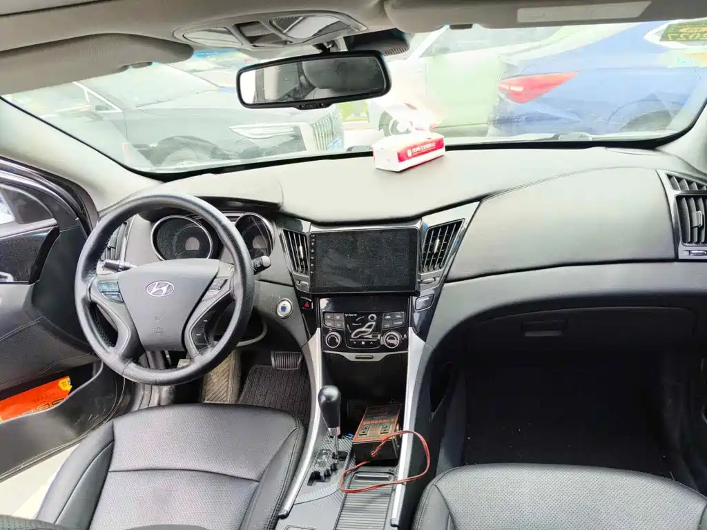 Photo 11 - Hyundai Sonata