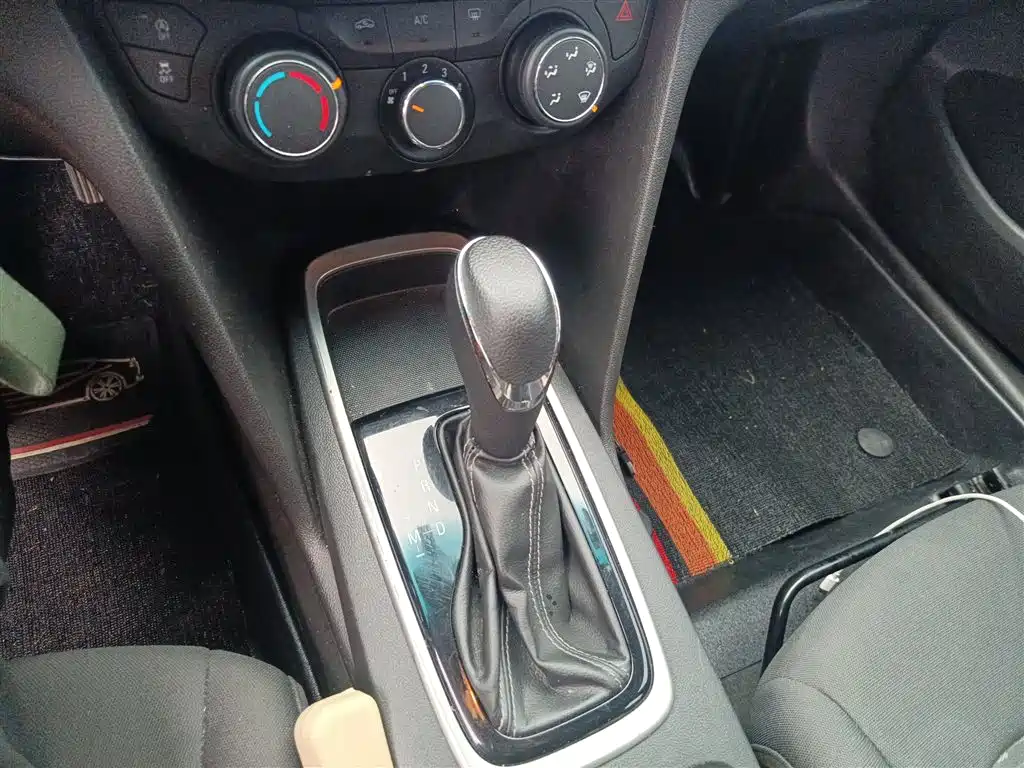 Chevrolet Cavalier 2016 1.5L Automatic Enjoyment Edition фото 14