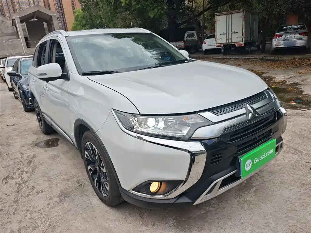 MITSUBISHI OUTLANDER