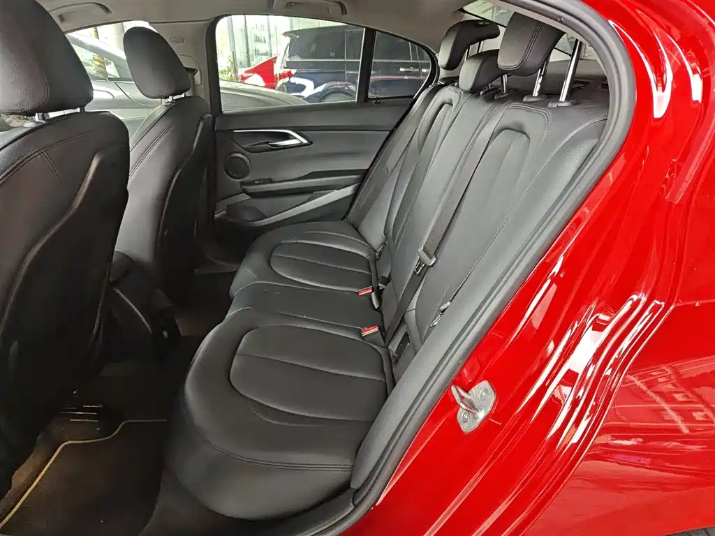 BMW 1 Series 2017 118i Sport фото 17