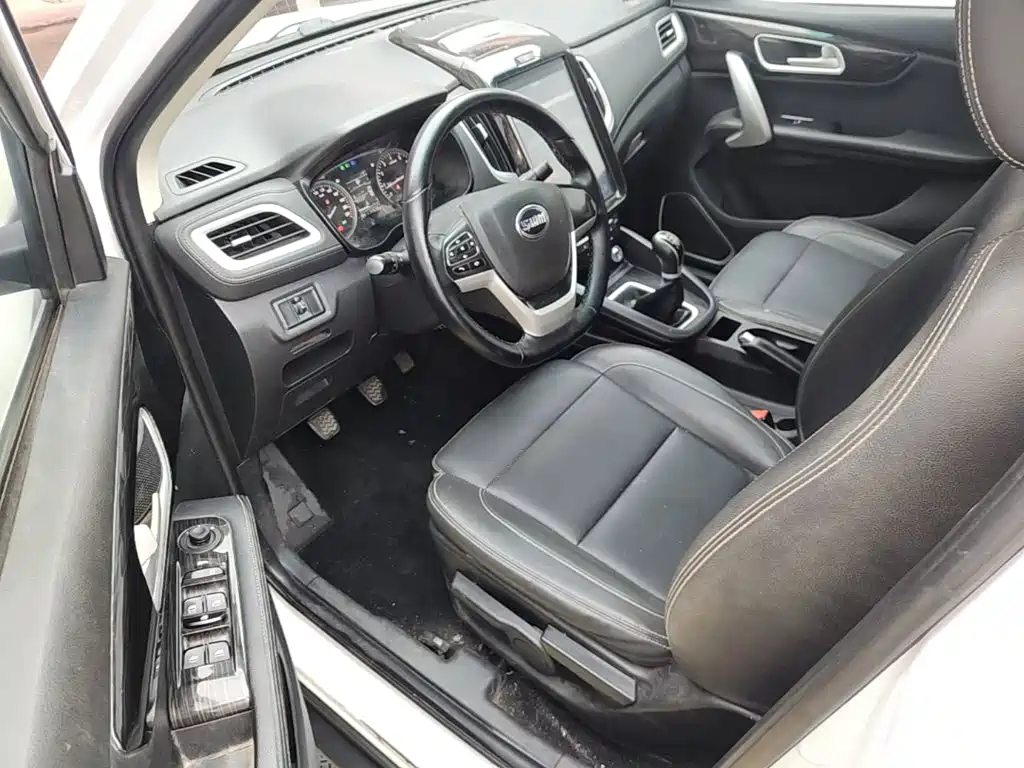 SWM Motor SWM X7 2019 2018 1.8L Manual Comfort 7-Seater