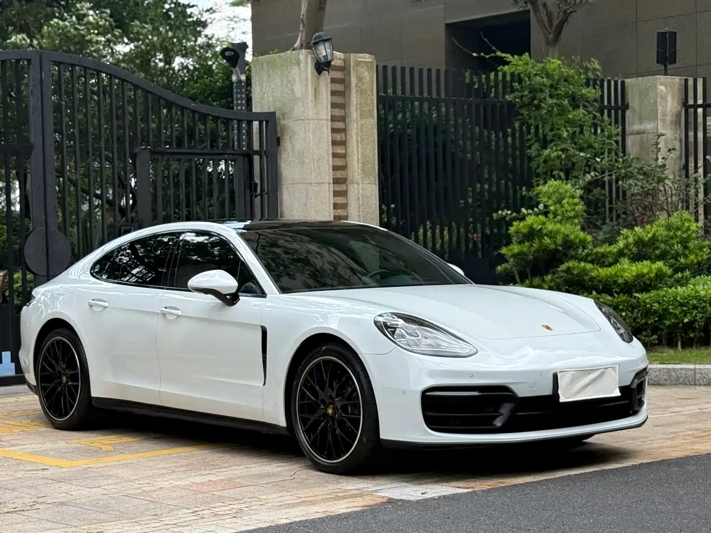 Porsche Panamera 2023 Facelift Panamera 2.9T Platinum Edition фото 2