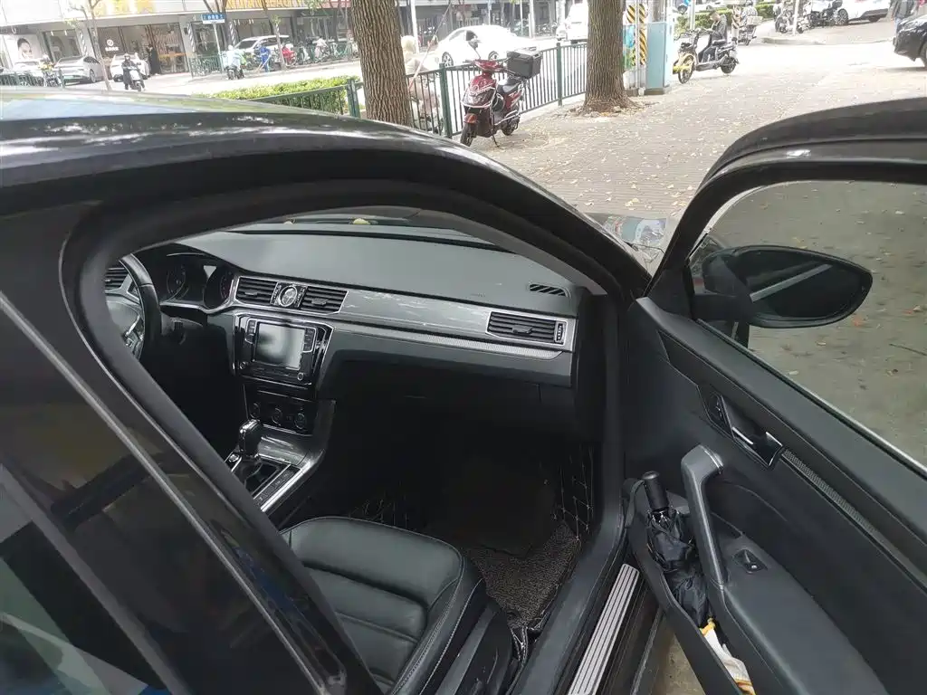 Volkswagen Passat 2017 330TSI DSG Prestige фото 20