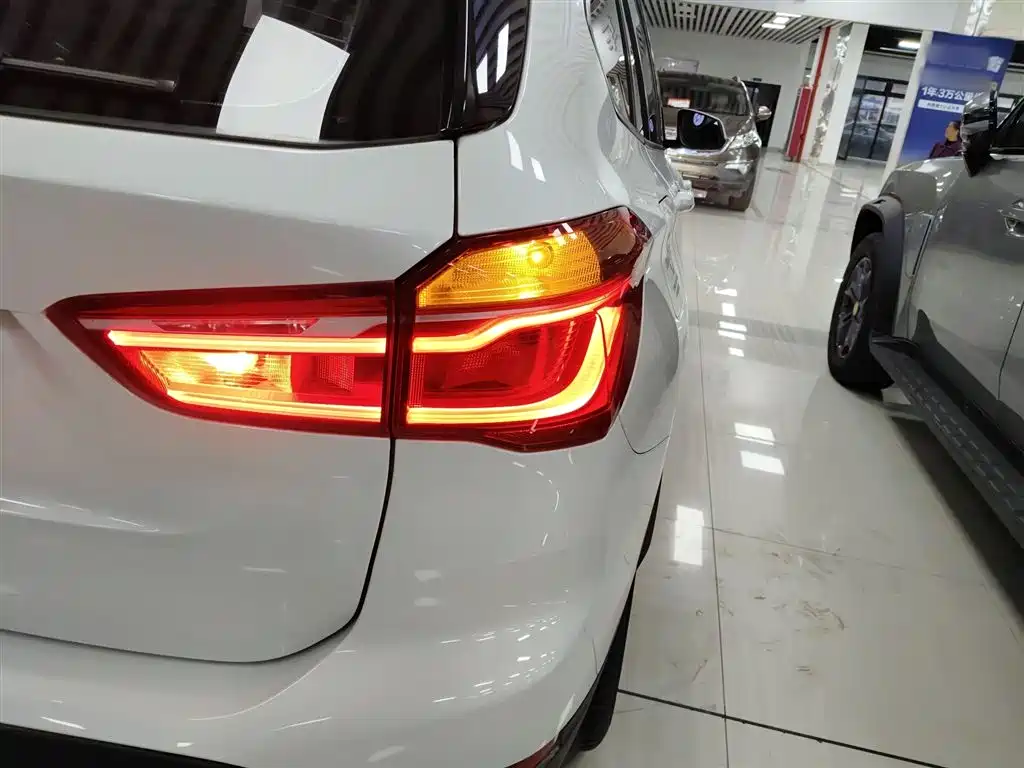 BMW X1 2016 sDrive18Li Premium Model фото 8