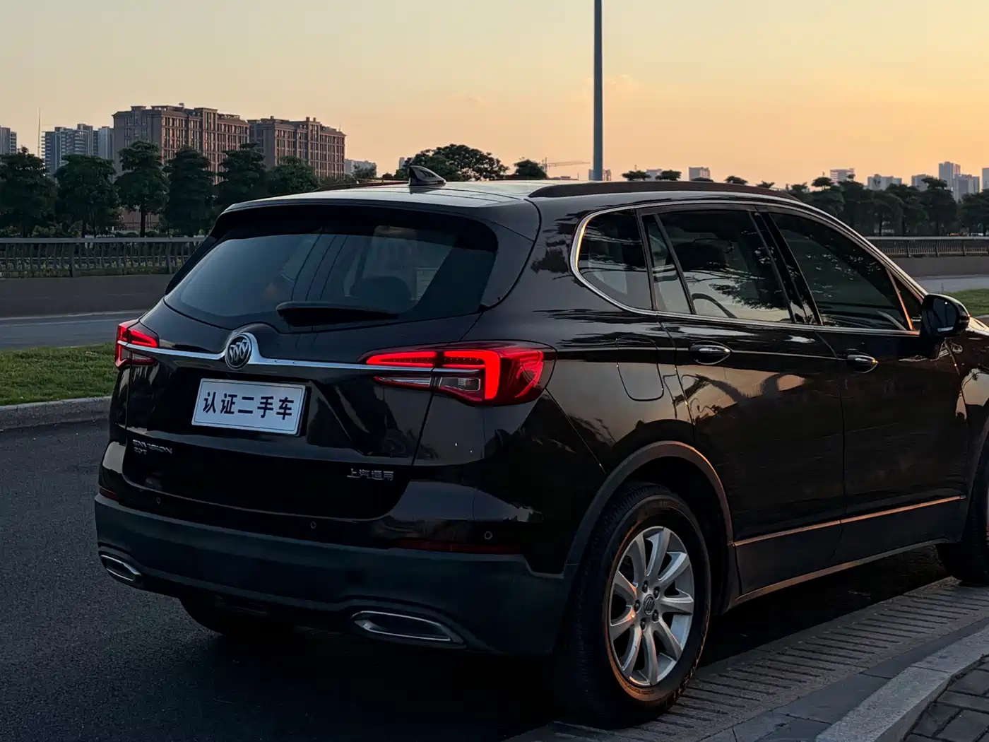 Buick Envision Plus 2020 20T FWD Leading фото 21