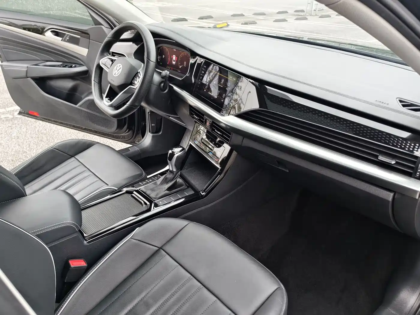 Volkswagen Passat 2023 280TSI Elite Edition фото 22