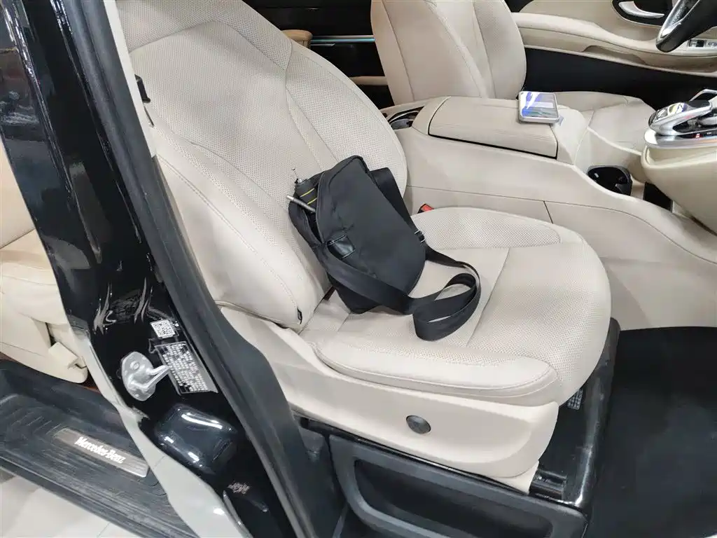 Mercedes-Benz V-Class 2018 V 260 L Premium Long Wheelbase Edition China VI фото 25