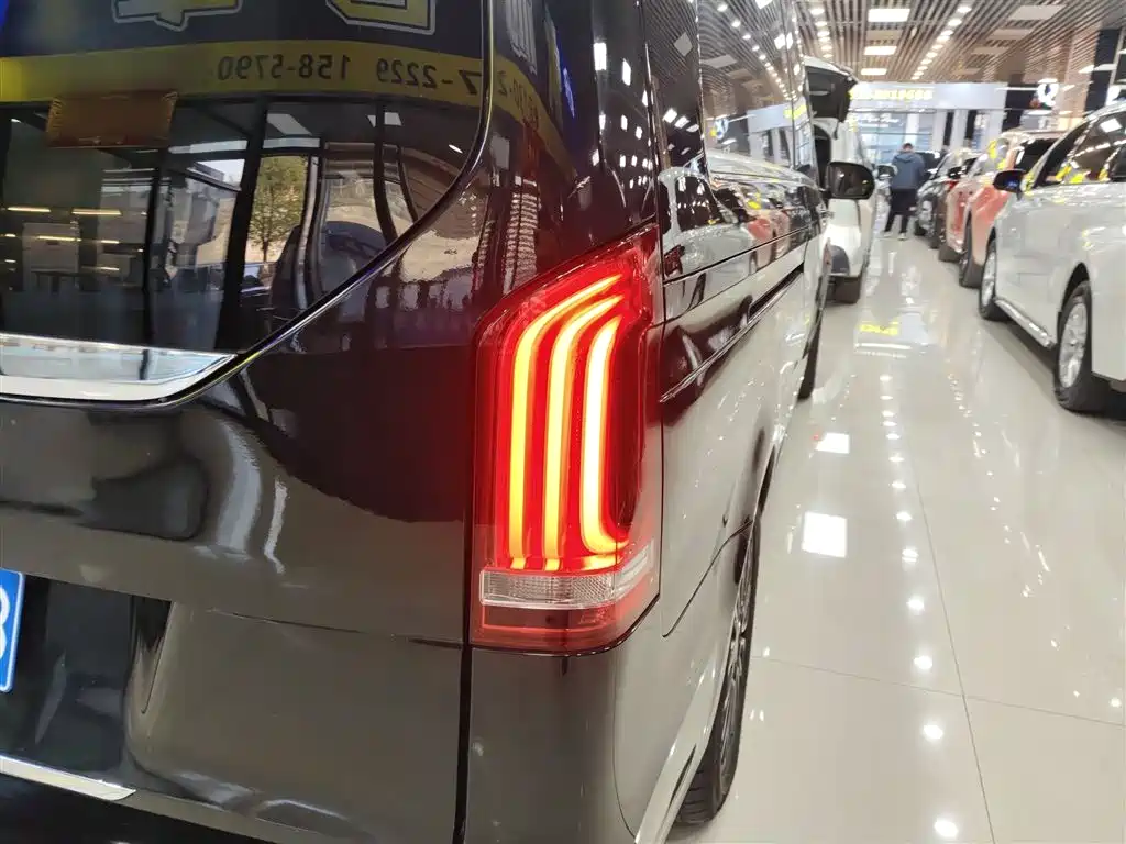 Mercedes-Benz V-Class 2018 V 260 L Premium Long Wheelbase Edition China VI фото 8