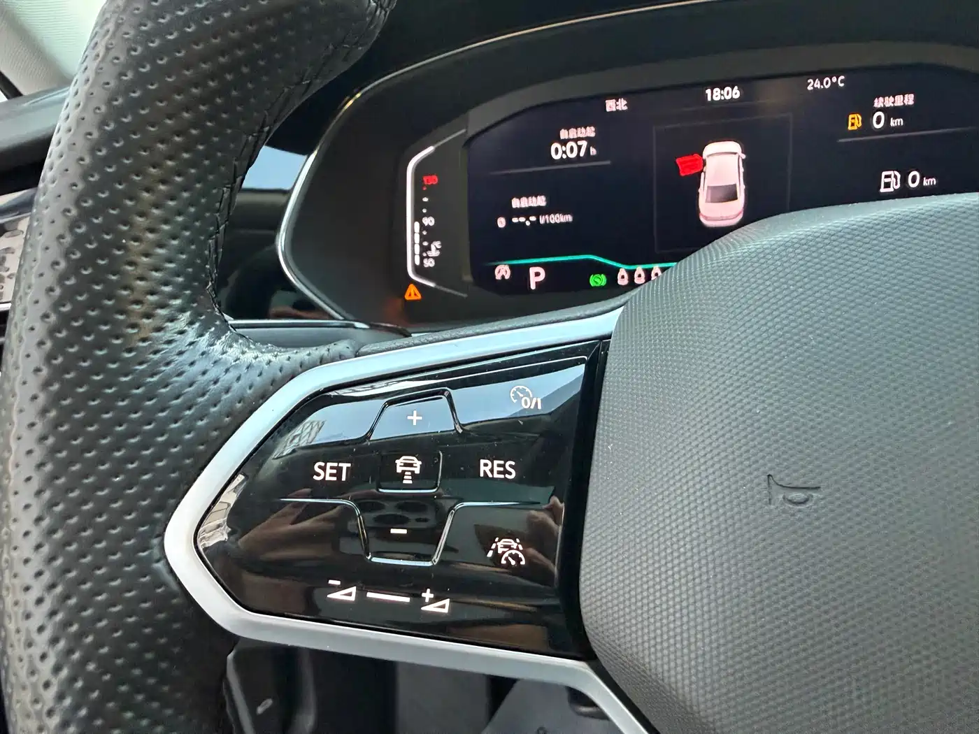 Volkswagen Passat 2022 330TSI Starlight Luxury Edition фото 12