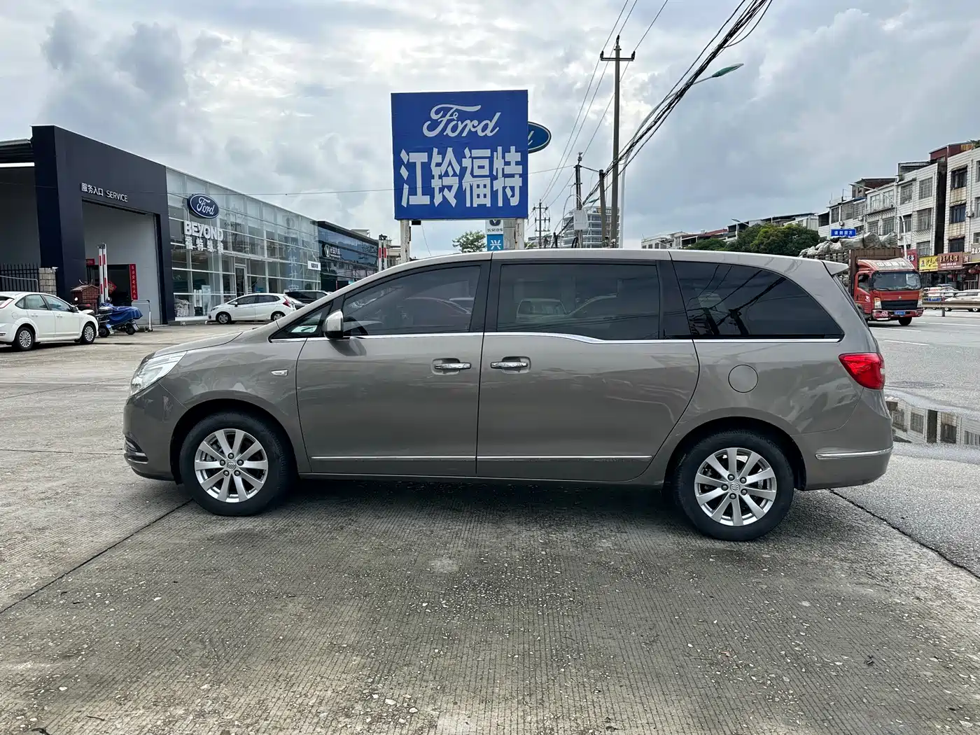 Фото 4 - Buick GL8