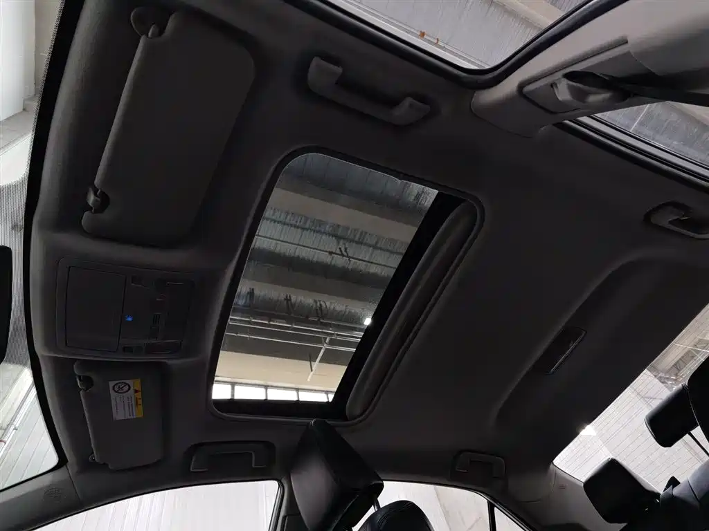 Toyota Corolla 2018 Hybrid 1.8L E-CVT Smart Edition фото 14