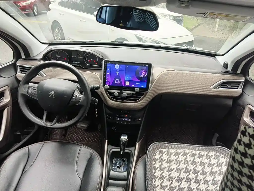 Фото 11 - Peugeot 2008