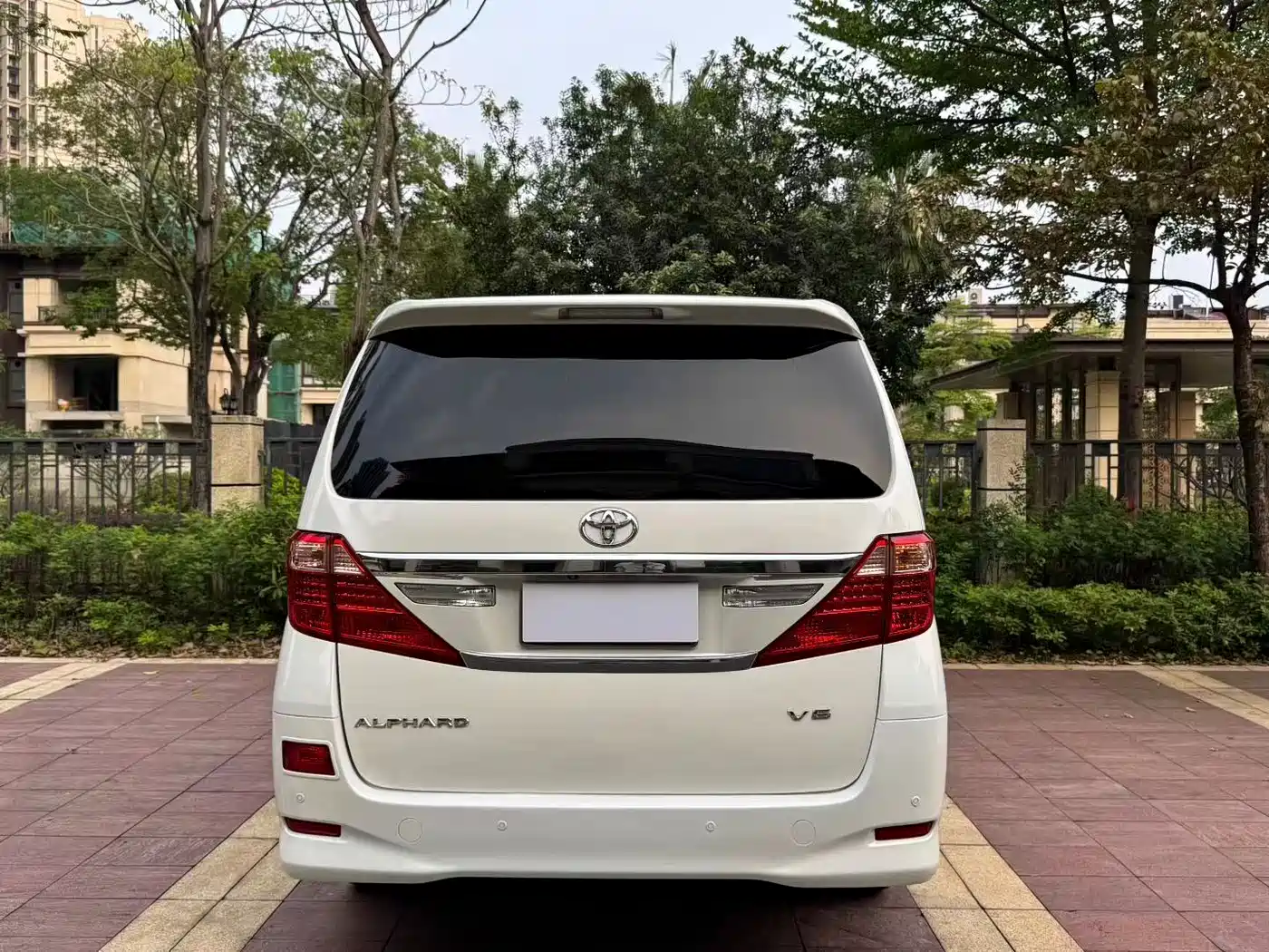 Toyota Alphard 2012 3.5L Premium Edition фото 4