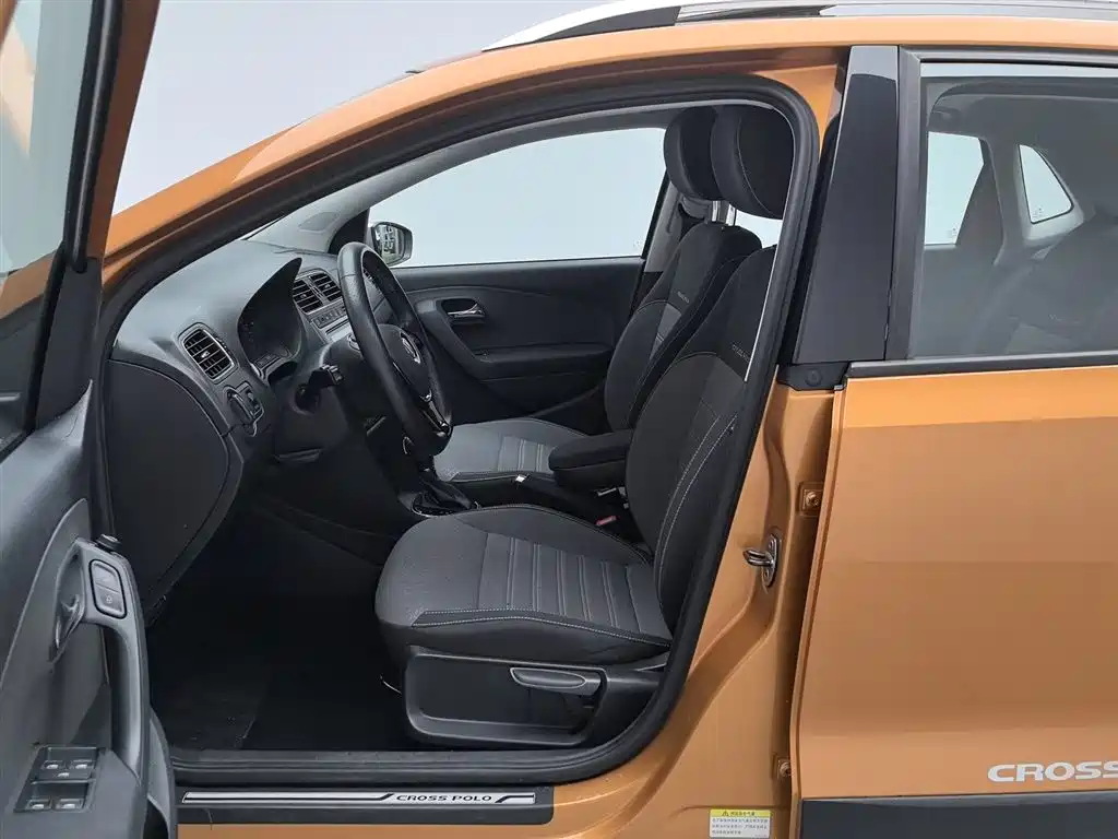 Volkswagen Polo 2018 1.5L Cross Polo Auto фото 10