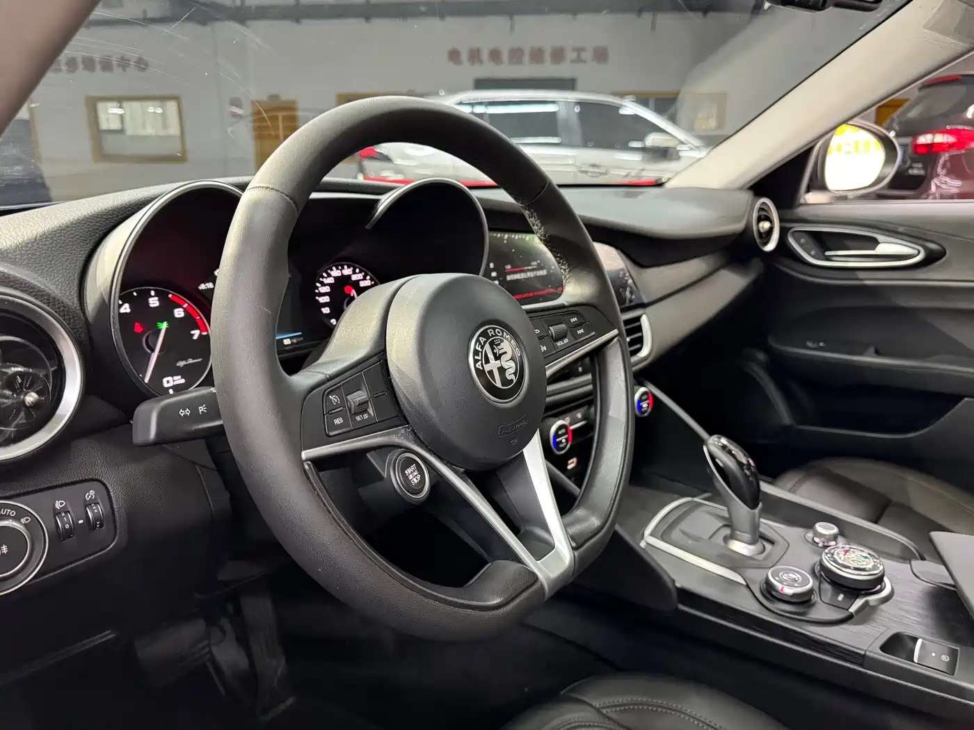 Alfa Romeo Giulia 2018 2017 2.0T 200HP Luxury Edition