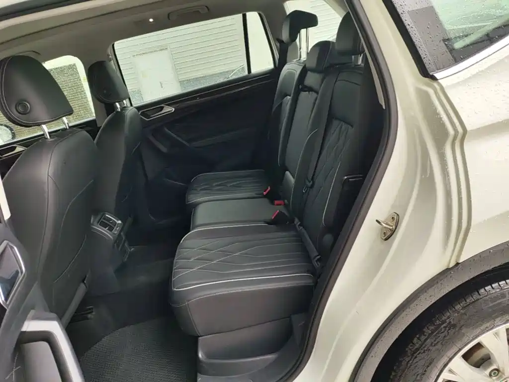 Фото 17 - Volkswagen Tiguan L