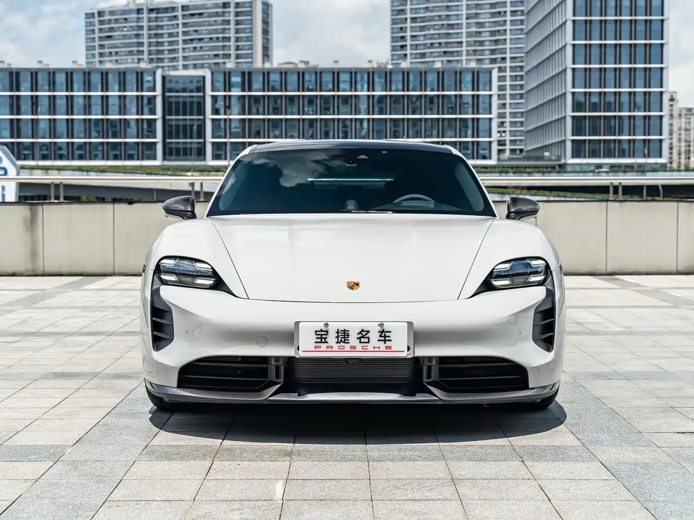Фото 2 - Porsche Taycan