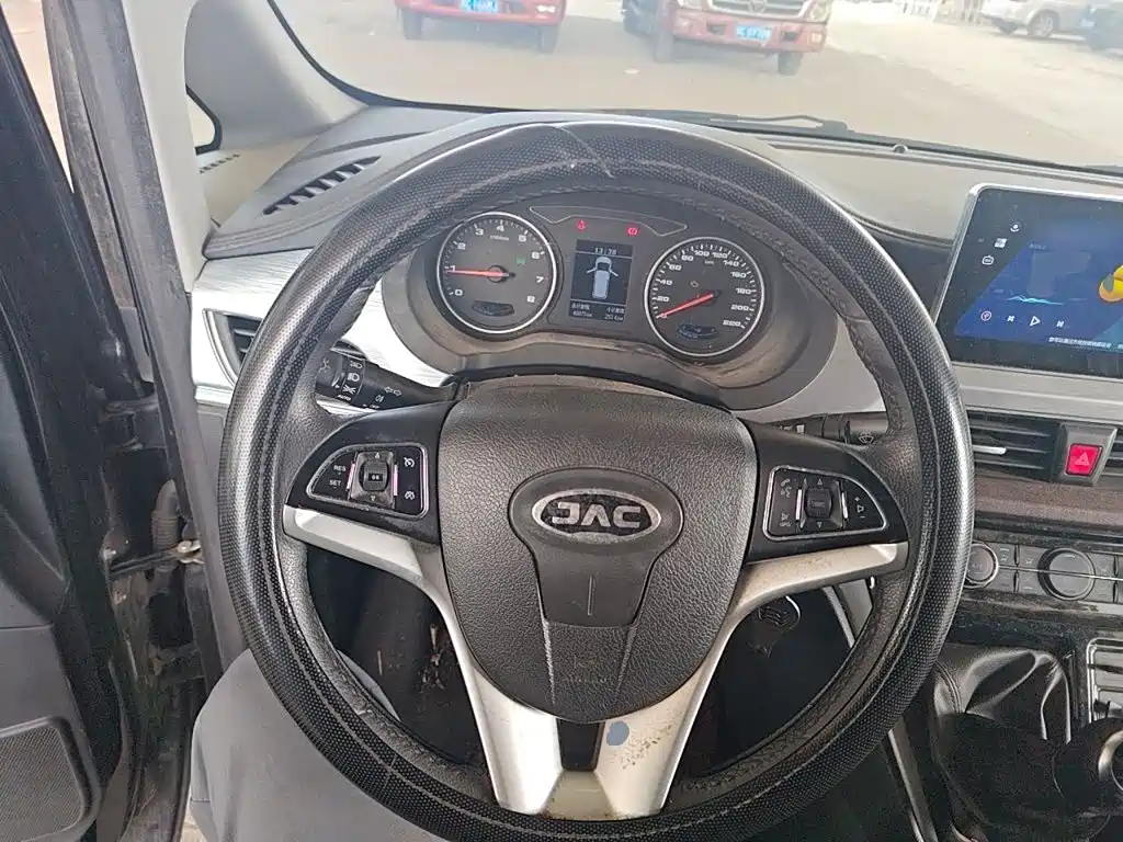 Фото 6 - JAC Refine M3