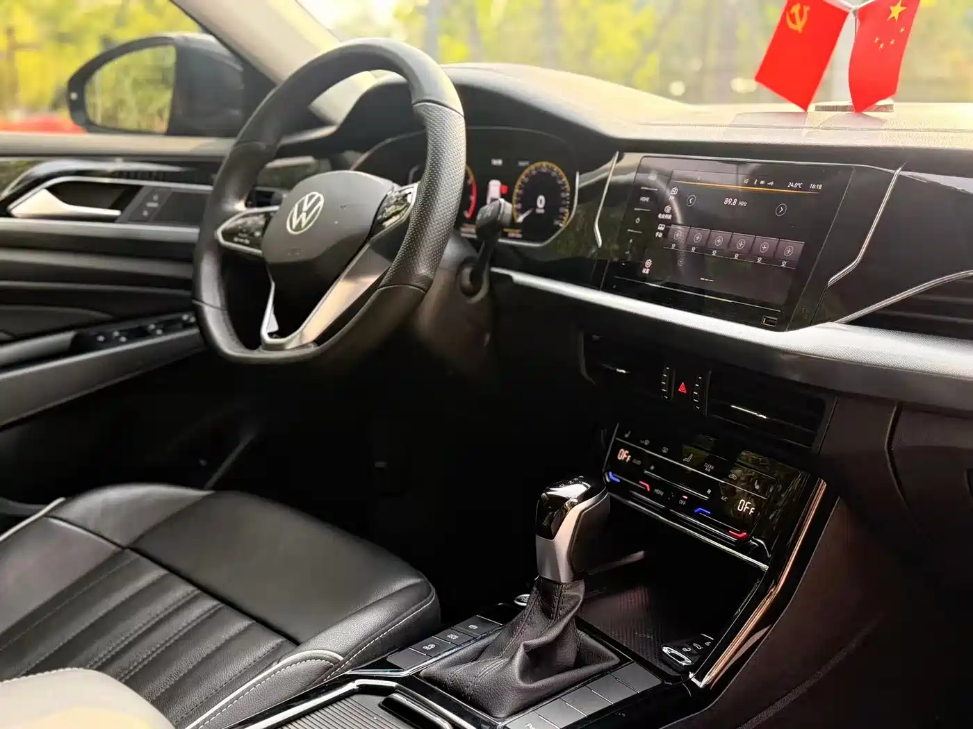 Volkswagen Passat 2023 330TSI Starlight Elite Edition фото 8