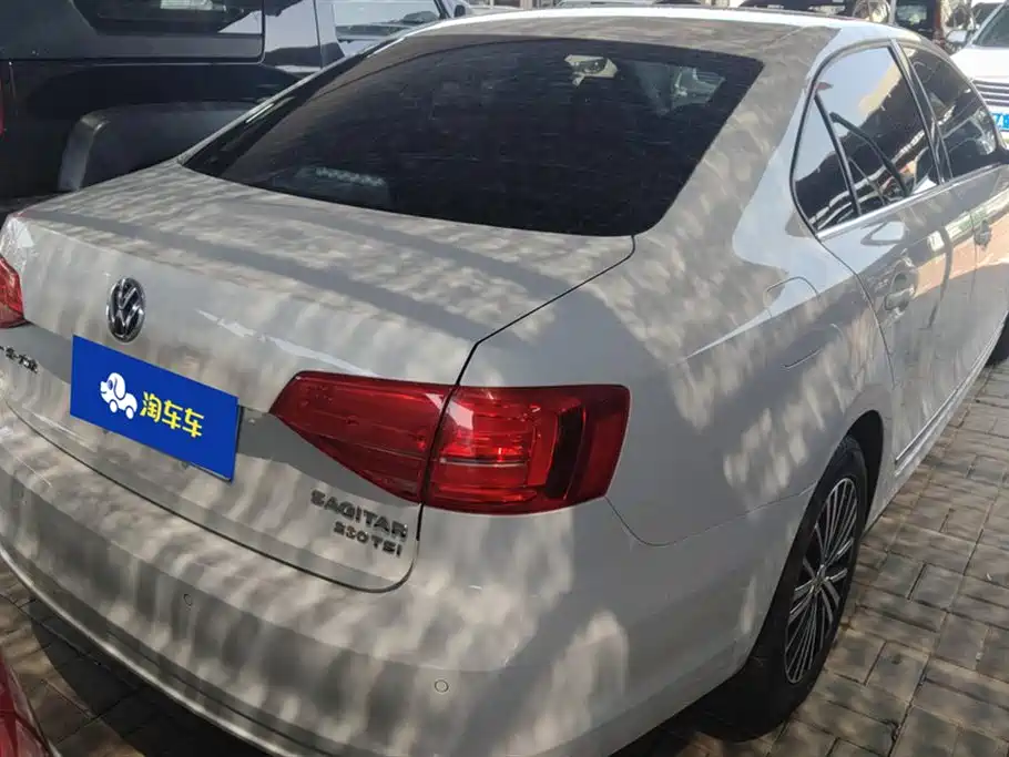 Volkswagen Sagitar 2017 230TSI Automatic Luxury фото 3