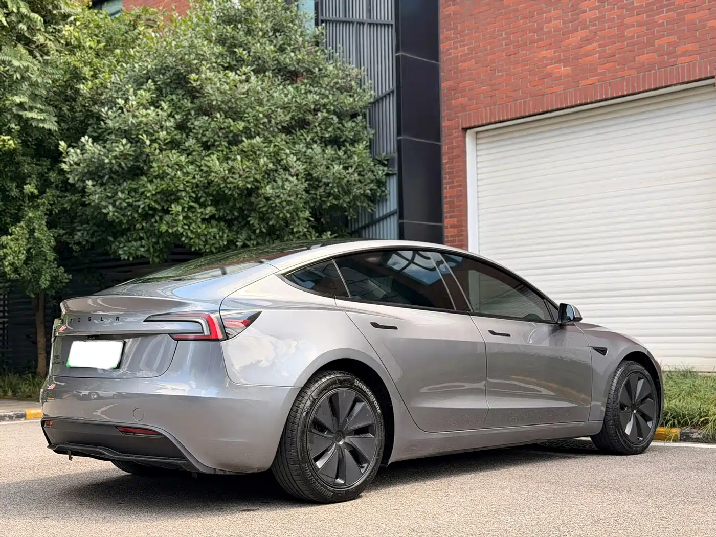 Tesla Model 3 2026 2025 Model Year Facelift Rear-Wheel Drive