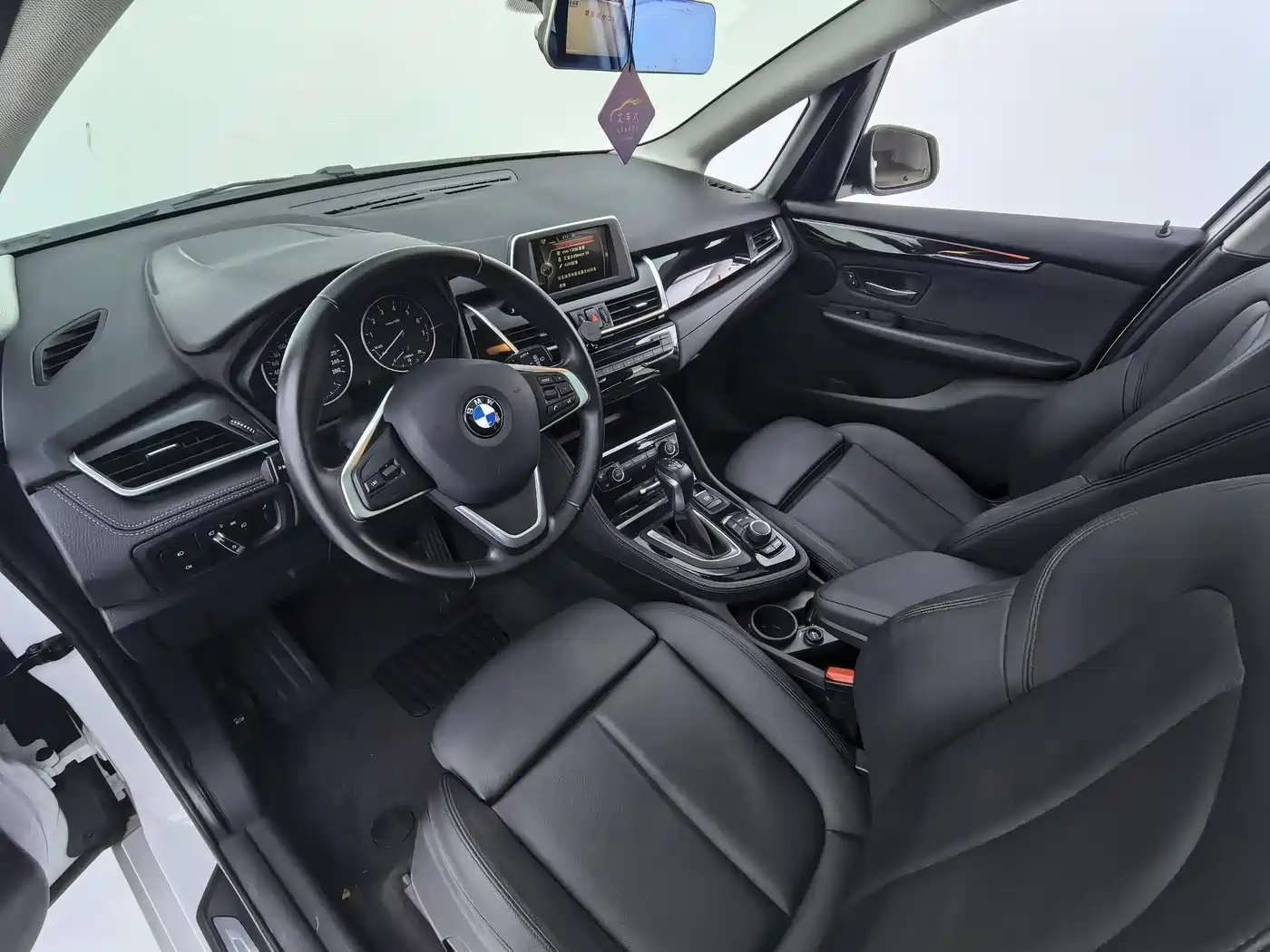 BMW 2 Series Touring 2016 218i Sport Design Package фото 12