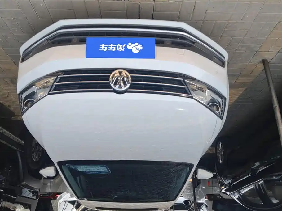 Volkswagen Sagitar 2017 230TSI Automatic Luxury фото 2