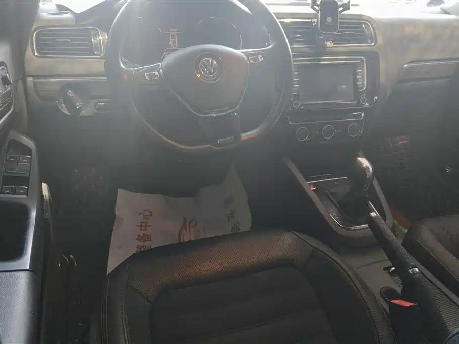Volkswagen Sagitar 2017 230TSI Automatic Luxury фото 12