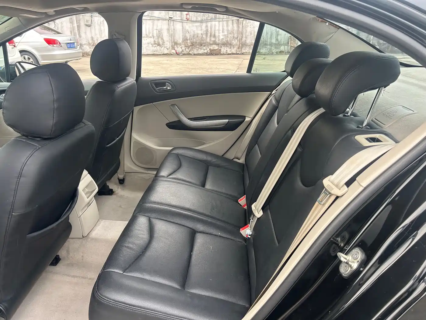 Peugeot 408 2011 2.0L Automatic Comfort Edition фото 6