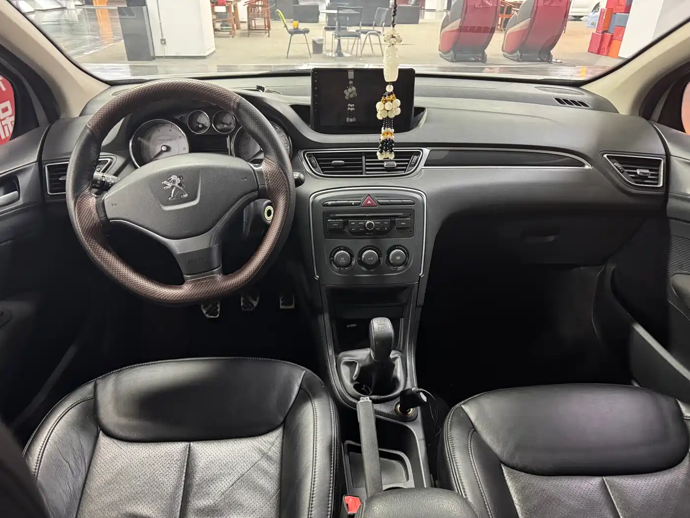 Peugeot 308 2014 Model Joy Edition Classic 1.6L Manual Superior Style фото 6